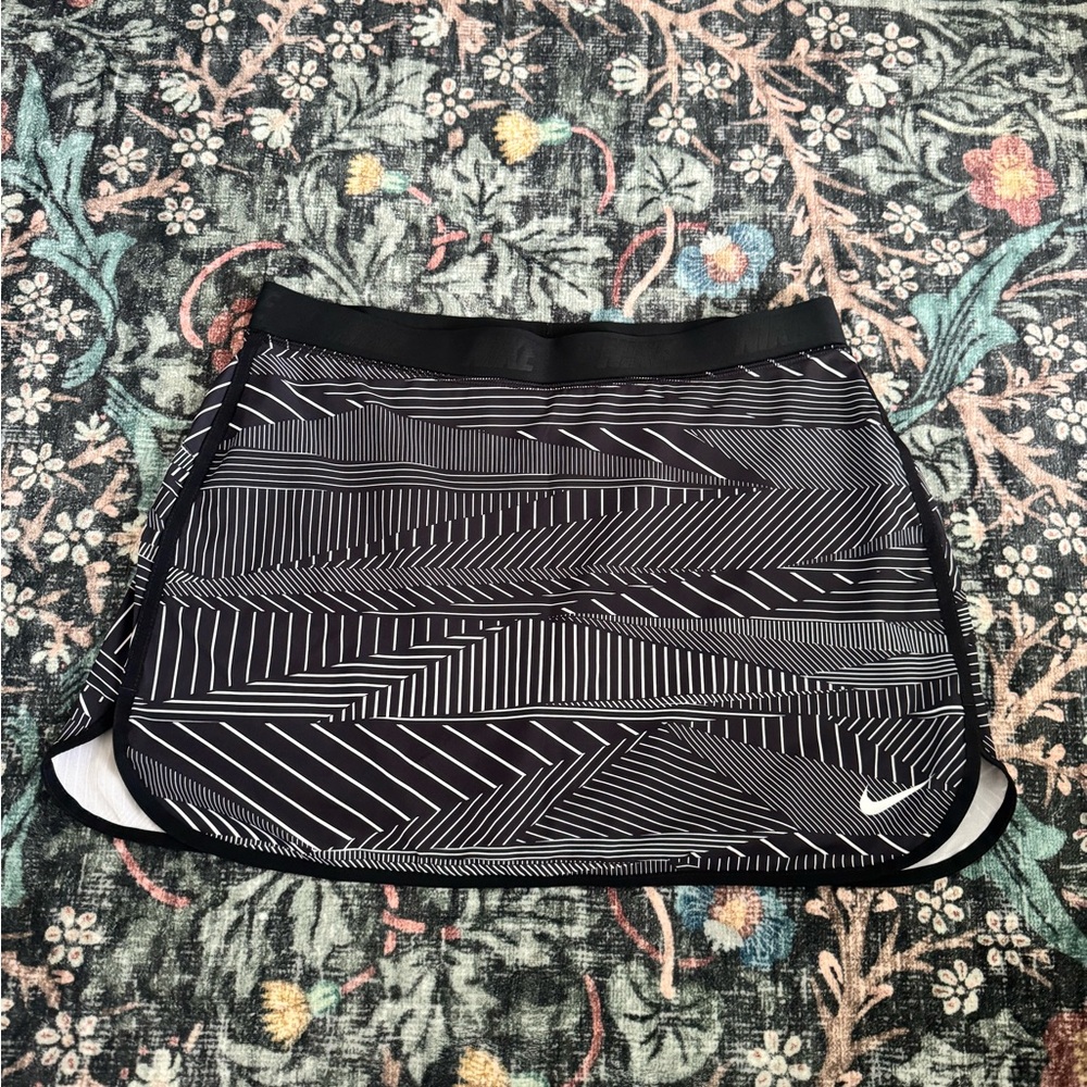Nike Black & White Patterned Athletic Skort